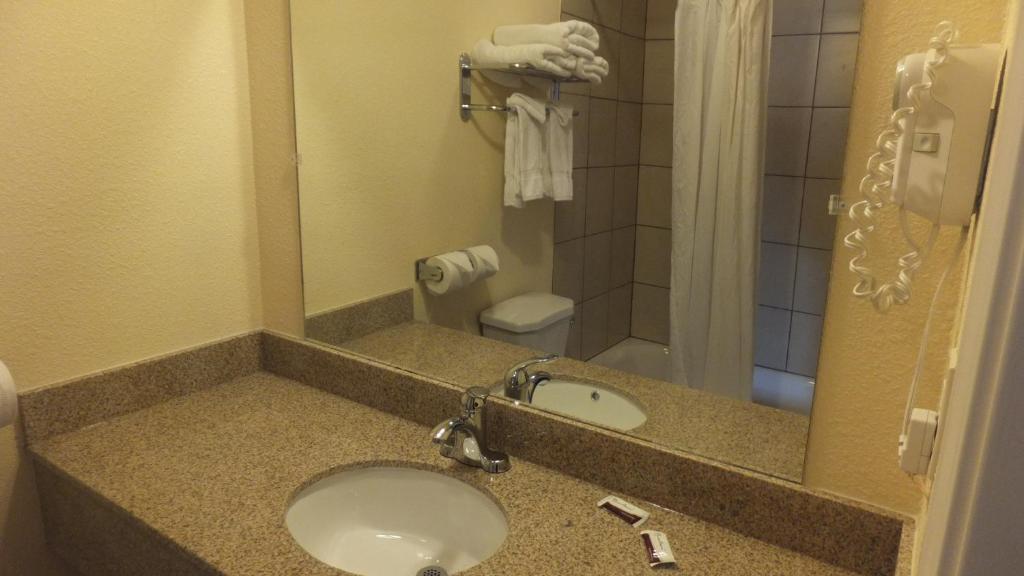 Turtle Bay Lodge Redding Δωμάτιο φωτογραφία
