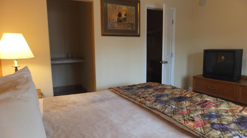 Turtle Bay Lodge Redding Δωμάτιο φωτογραφία